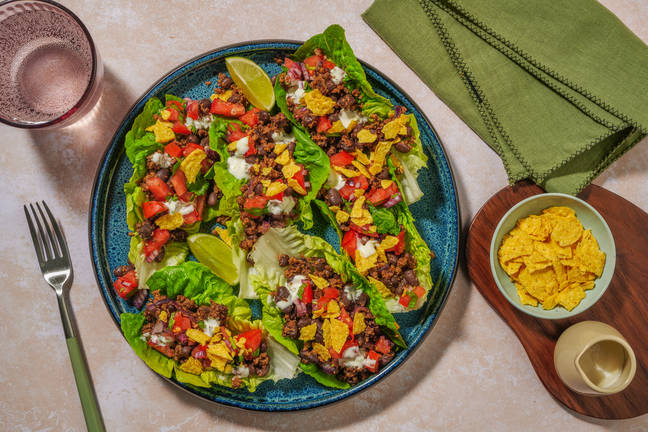 Vegane Taco Salatschiffchen mit schwarzen Bohnen