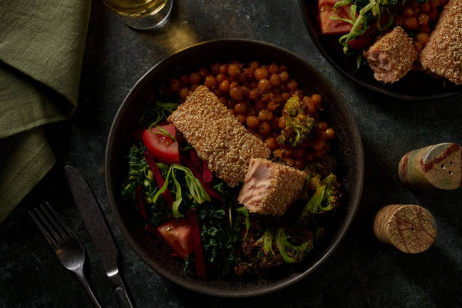 Sesampaneret laksebowl