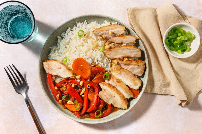 Pollo en salsa hoisin con cacahuetes