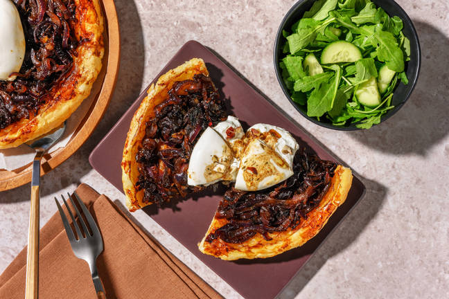 Tarte façon Tatin d'oignons, thym & burrata