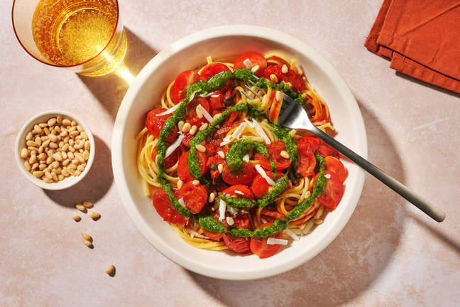 Linguine al pomodoro, chèvre & crema di basilico