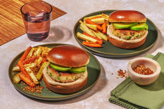 Rekeburger med grønnsaksfries og vårløk