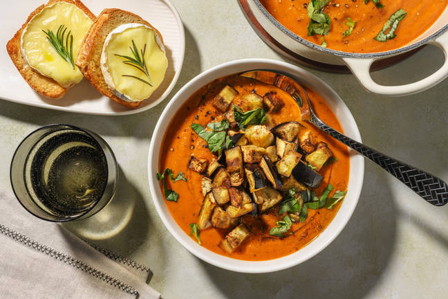 Soupe de ratatouille et ciabatta au camembert
