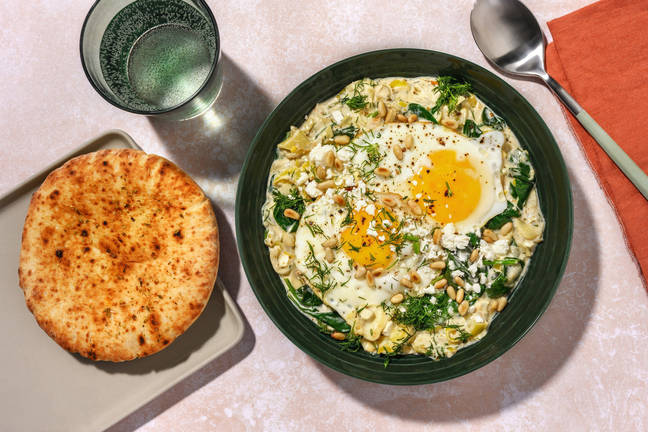 Chakchouka au fromage frais, épinards & pita