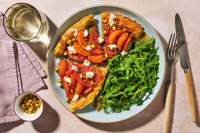 Tarte fine tomate-abricot & pesto relevé