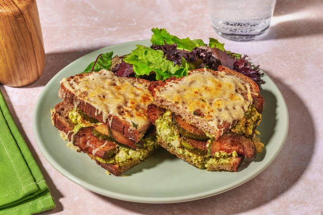 Croque courgette, basilic & duo de fromages