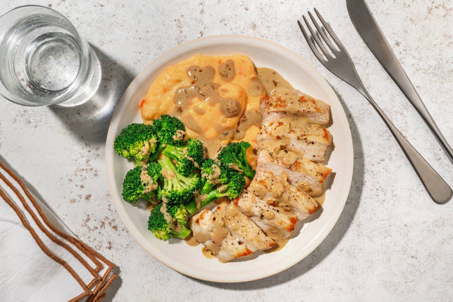 Porc grillé au thym, jus de viande & brocoli