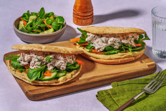 Pitas au thon, sauce yaourt & houmous