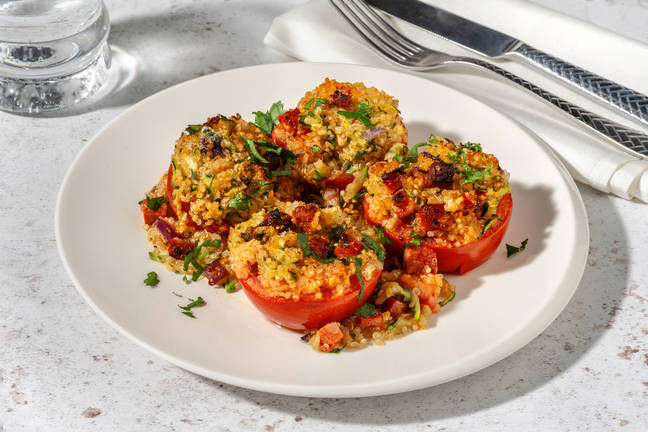 Tomates farcies au quinoa, fromage & chorizo