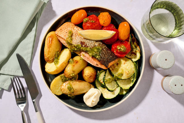Zalm met frisse salsa van kappertjes en dille