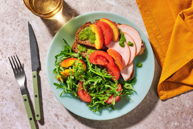 Bruschetta aux tranches de poulet & nectarine