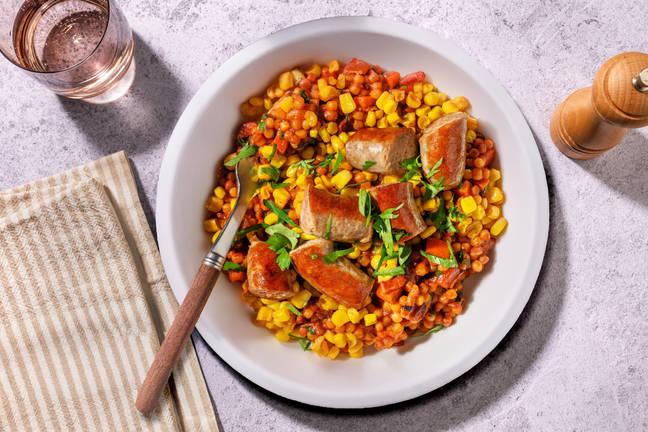 Saucisse grillée & couscous perlé aux lardons