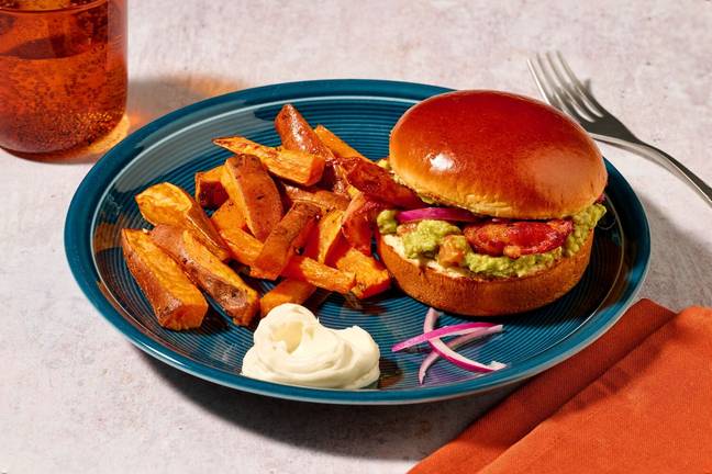 Bun au bacon grillé, tomate & guacamole