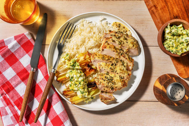 Poireaux mimosa & porc sauce aux herbes