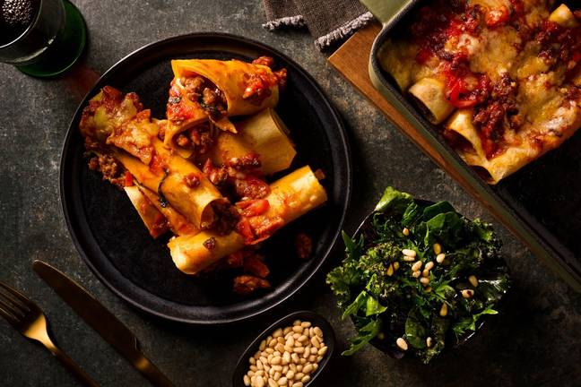 Ostegratinert kjøttdeig- og baconcannelloni