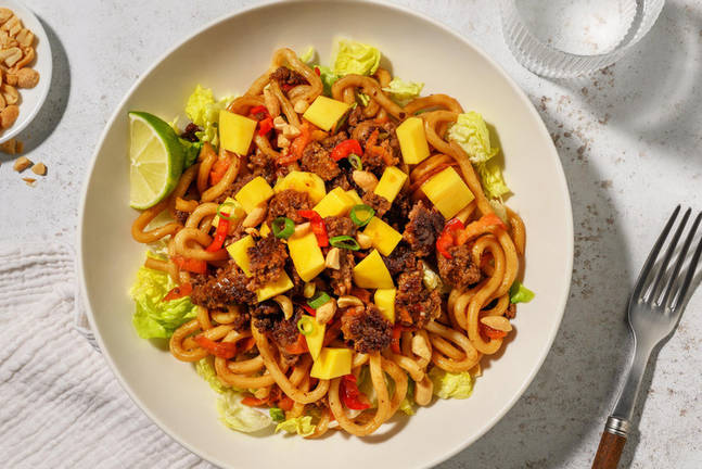 Thai-Udon-Salat mit Fleisch vom Weiderind