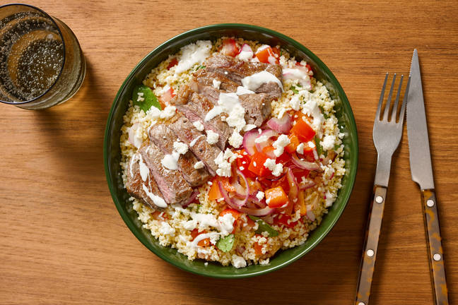 Steak met witte kaas en zoetzure ui