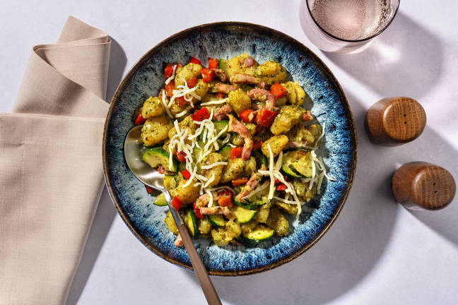Gnocchi, lardons & légumes au pesto