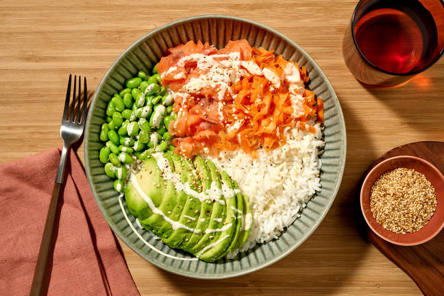 Poké bowl au saumon fumé, avocat & edamame