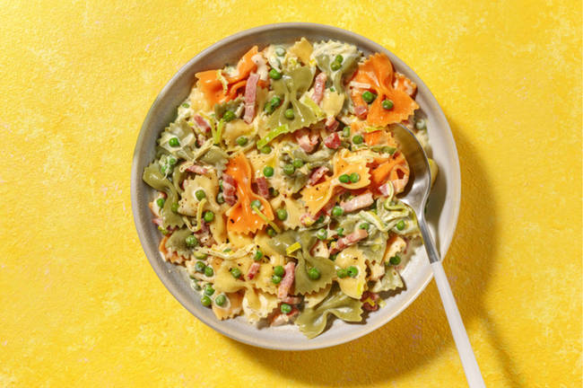 Farfalle express, lardons fumés & petits pois