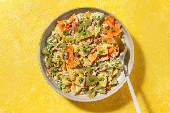Farfalle express, lardons fumés & petits pois