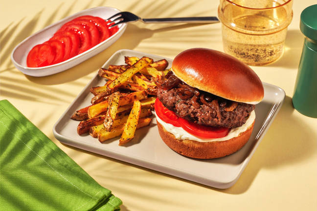 Burger au bœuf, confit d'oignon & tomate