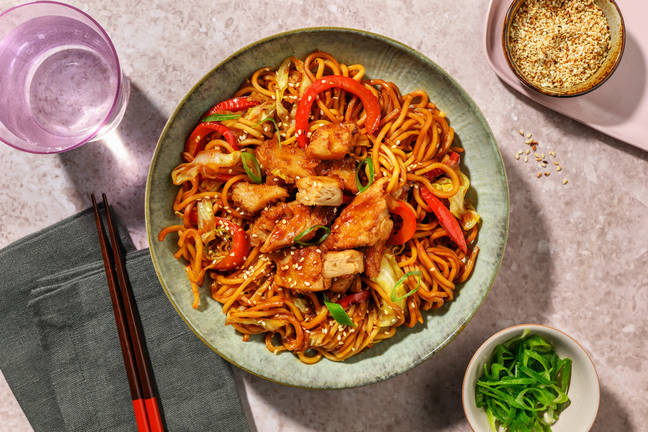 Nouilles hokkien mee & émincés végés façon poulet