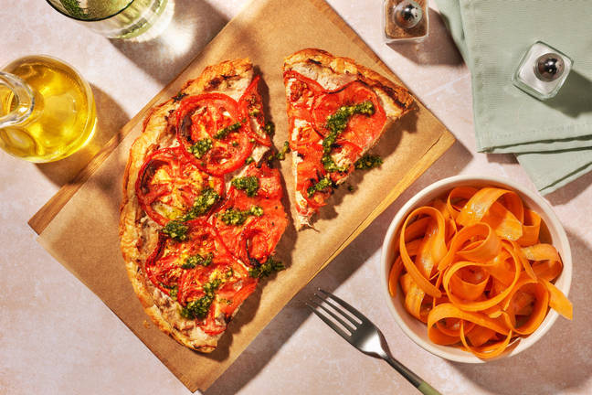 Tarte fine au thon, tomates & crème de basilic