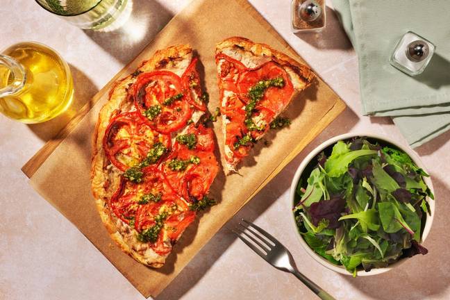 Tarte fine au thon, tomates & crème de basilic