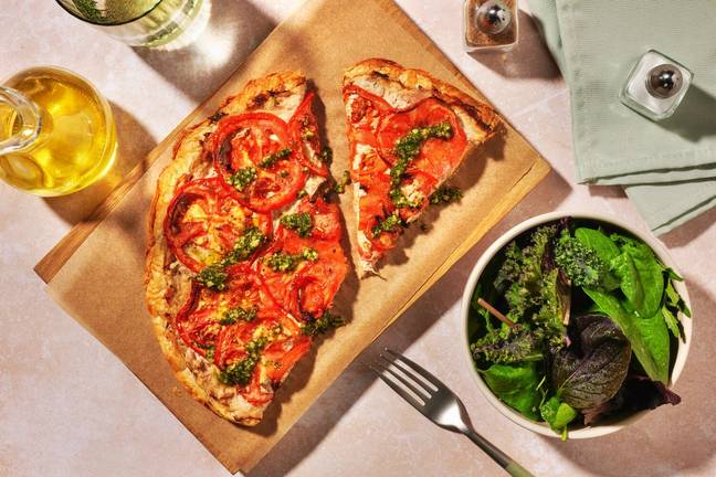 Tarte fine au thon, tomates & crème de basilic
