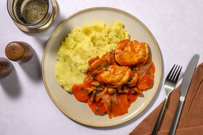Pollo stufato alla cacciatora al sugo di funghi