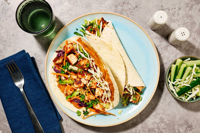 Wraps poulet, sauce satay maison & crudités