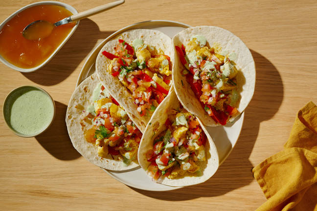 Wraps met kip in kerriesaus en mangochutney