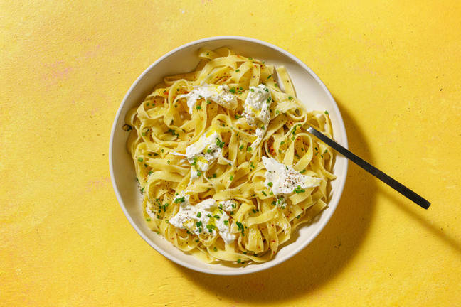 Tagliatelle exprés al limón con burrata italiana