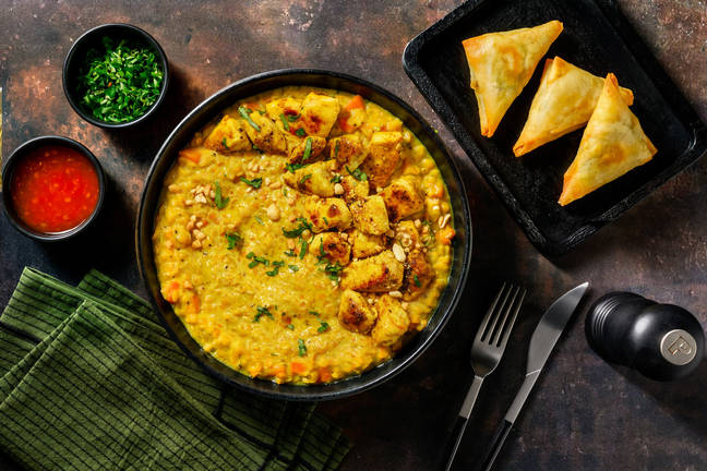 Dahl au poulet & samossas au bœuf