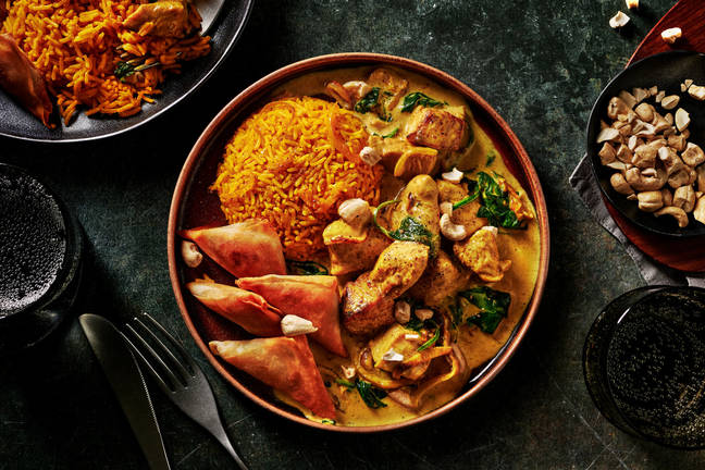 Golden curry : dinde, épinards & samossas bœuf