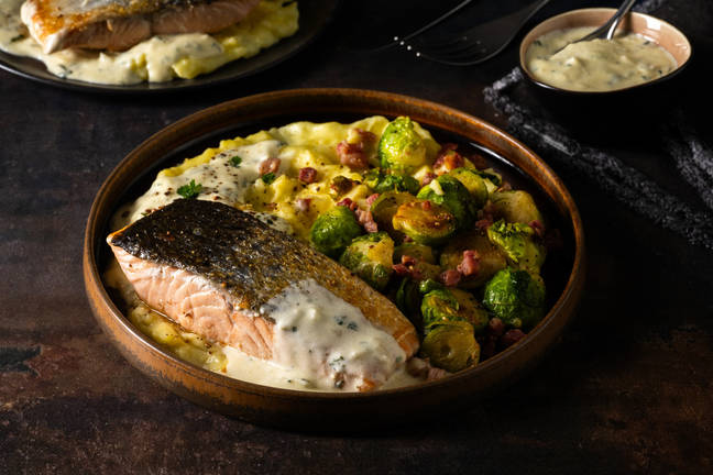 Saumon, sauce cerfeuil & purée au pecorino