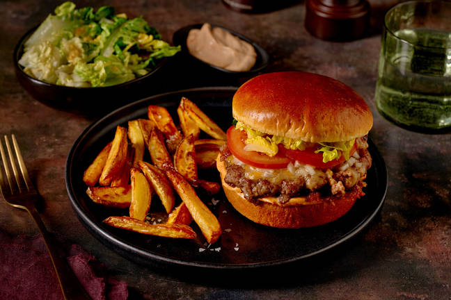 Le Smash Burger : bœuf grillé, tomate & cheddar