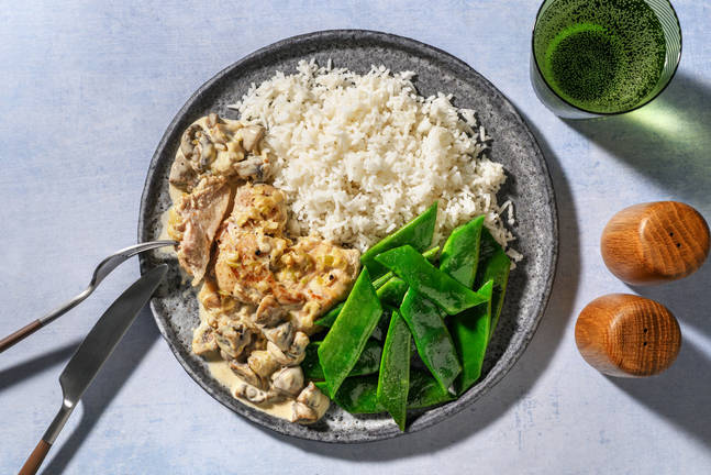 Muslo de pollo en salsa cremosa de champiñones