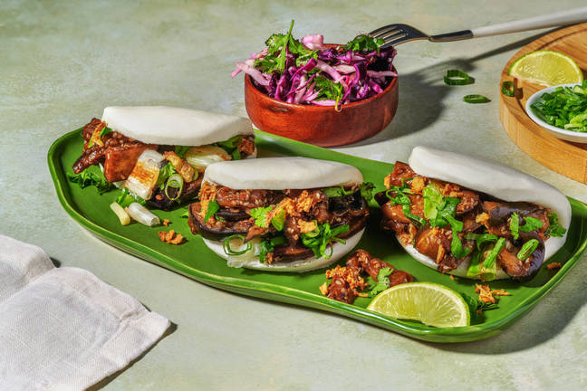 Bao buns à l'aubergine char siu & slaw au sésame