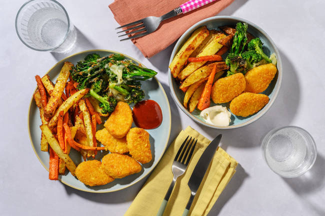 Krispiga vego-nuggets med regnbågspommes