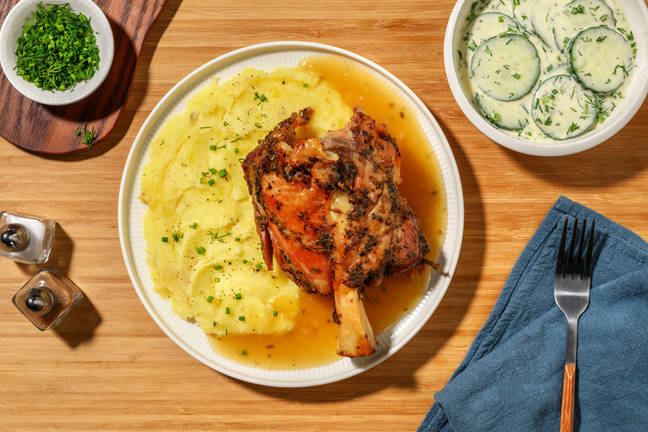 Bayerische Schweinshaxe mit Bratensoße 