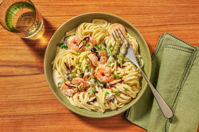 Cheesy Alfredo Style Prawn Linguine