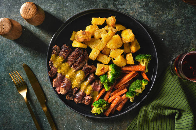 Rindersteak mit Salsa Verde und Honig-Karotten