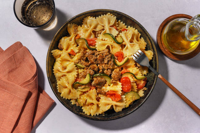 Farfalle al ragù bianco: carne picada y verduritas