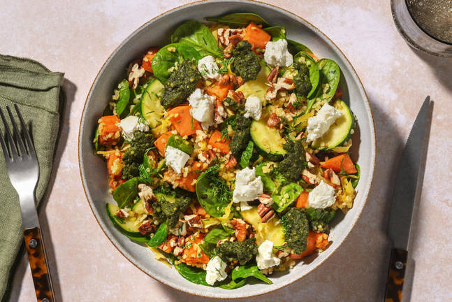 Bulgurbowl met geitenkaas, zhoug en pecanstukjes