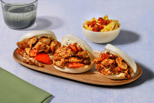 Fusion bao buns met piri-piri-kip en knoflooksaus