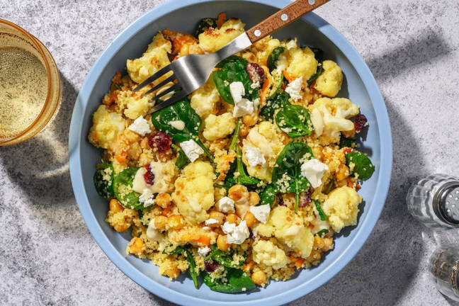 Warmer Blumenkohl-Karotten-Salat mit Hirtenkäse