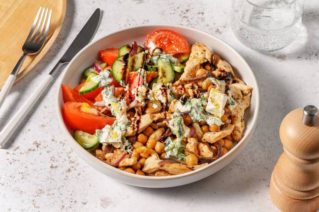 Mediterrane Bowl mit Hähnchen & Kichererbsen