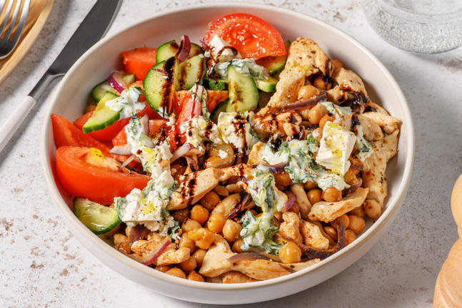 Mediterrane Bowl mit Hähnchen & Kichererbsen